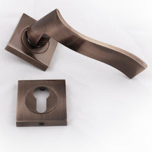 Load image into Gallery viewer, Pinar Rosetta Door Handle