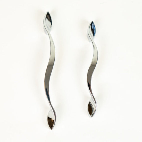 Classic Wavy Cabinet Handle – X0142
