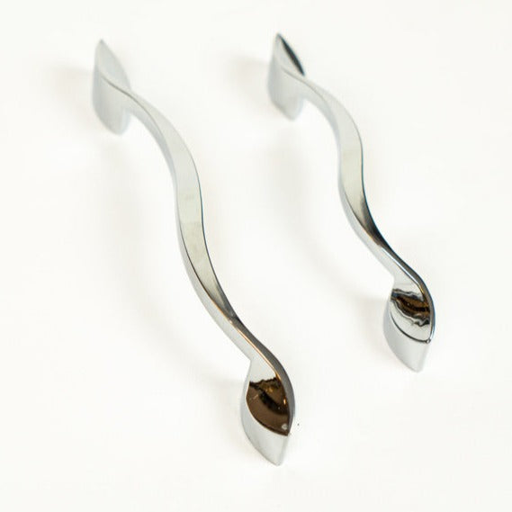 Classic Wavy Cabinet Handle – X0142