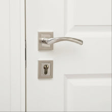 Load image into Gallery viewer, Lerzan Rosetta Door Handle
