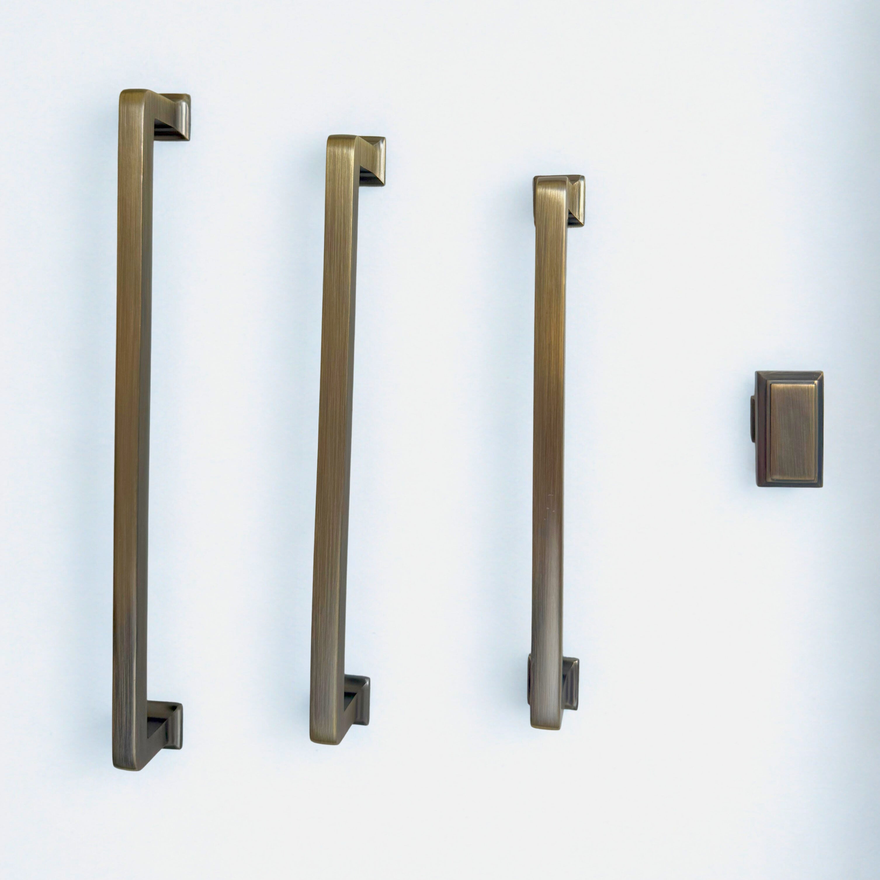 Square Bar Cabinet Handle – M3325