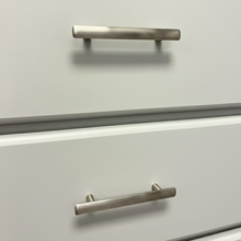 Load image into Gallery viewer, Cabinet Pull Handle 2953
