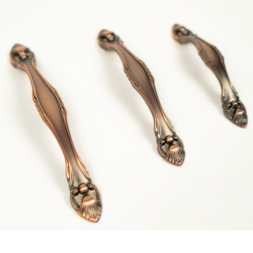 Classic Curved Cabinet Handle – N06570
