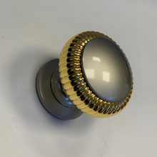 Load image into Gallery viewer, Circle Door Knob
