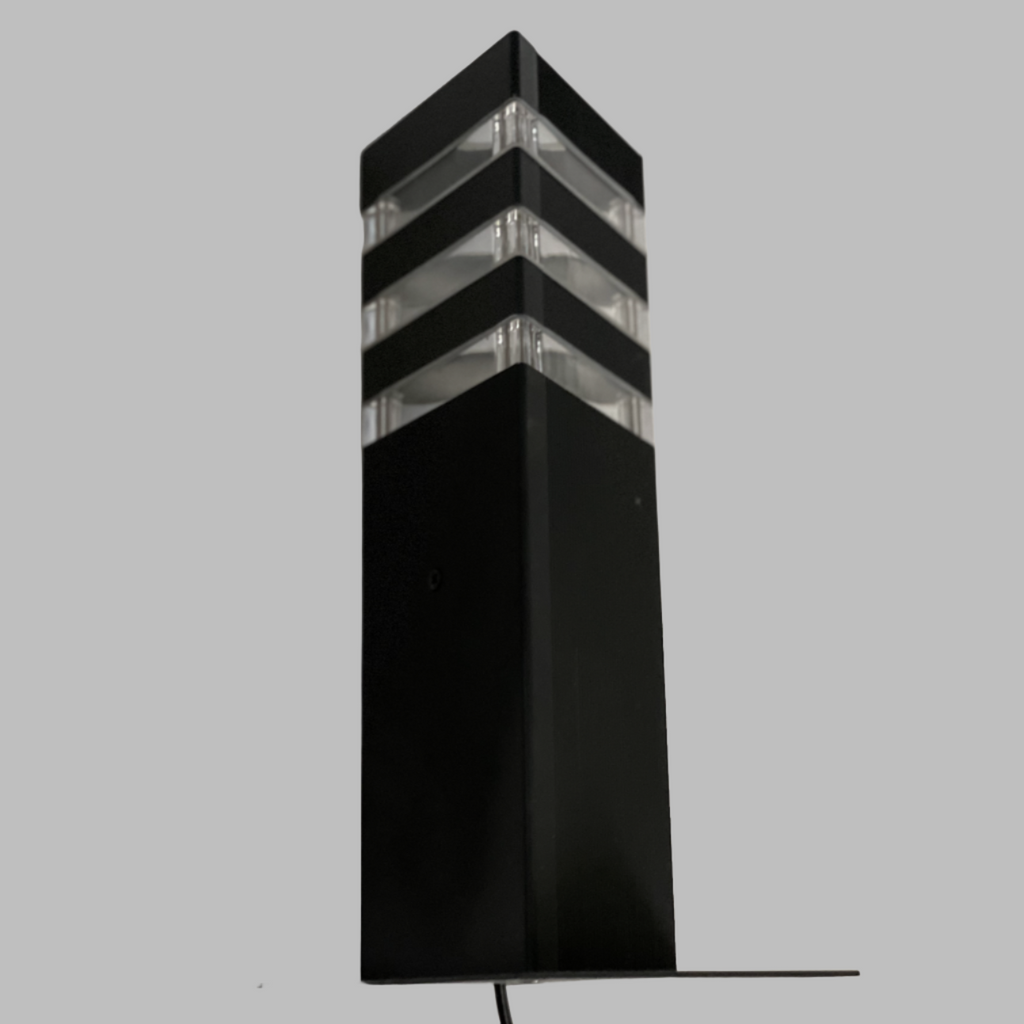 عمود إنارة خارجي