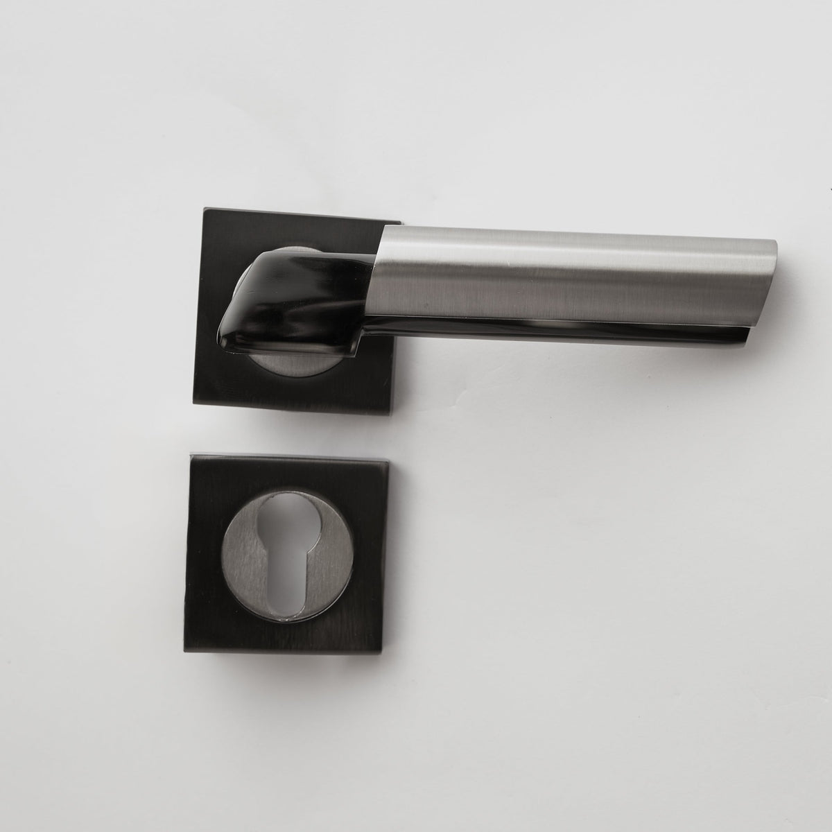 Linda Rosetta Door Handle