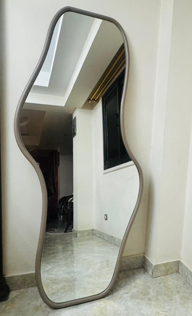 Mernita Mirror Stand