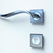 Load image into Gallery viewer, Pinar Rosetta Door Handle
