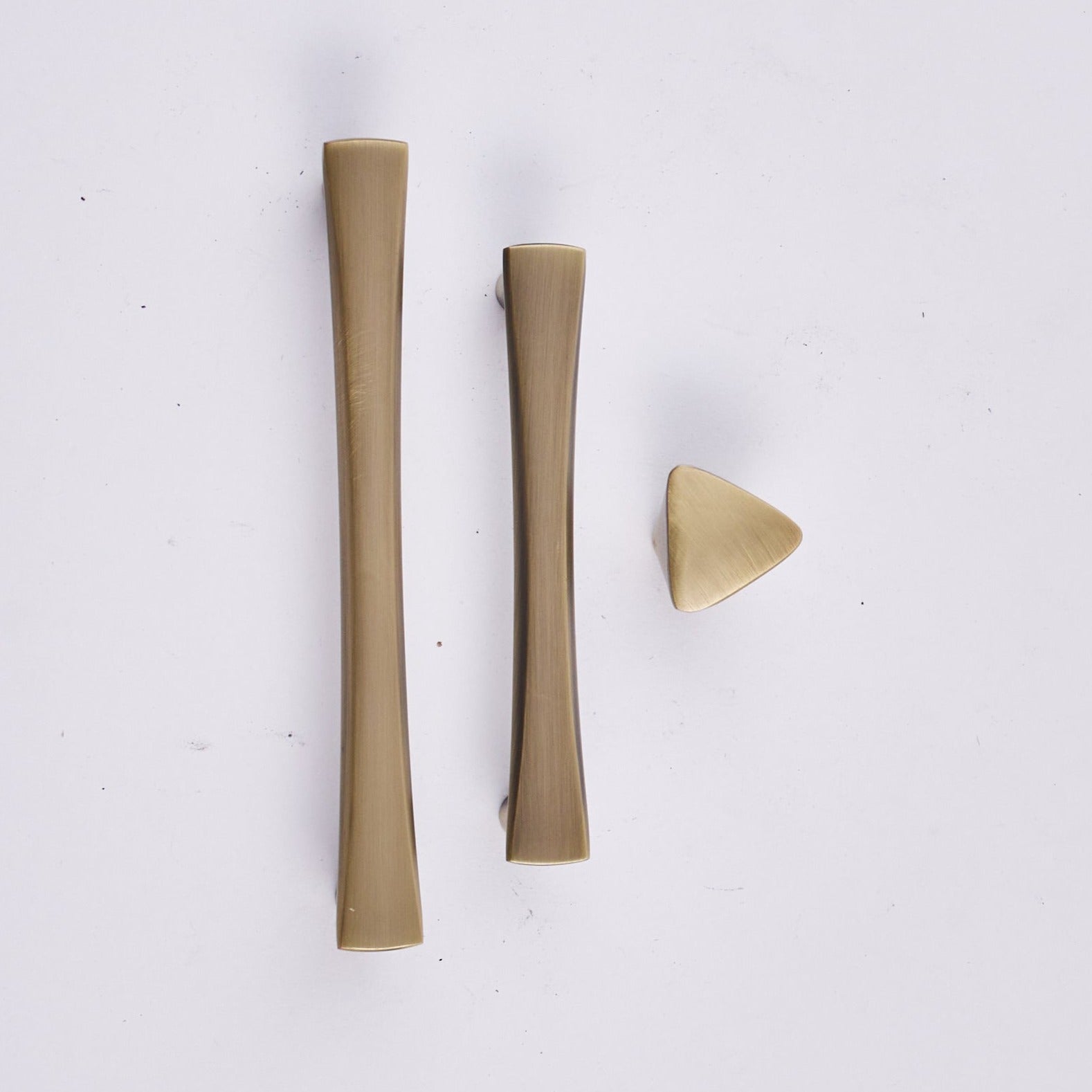 Modern Cabinet Handle – 8005