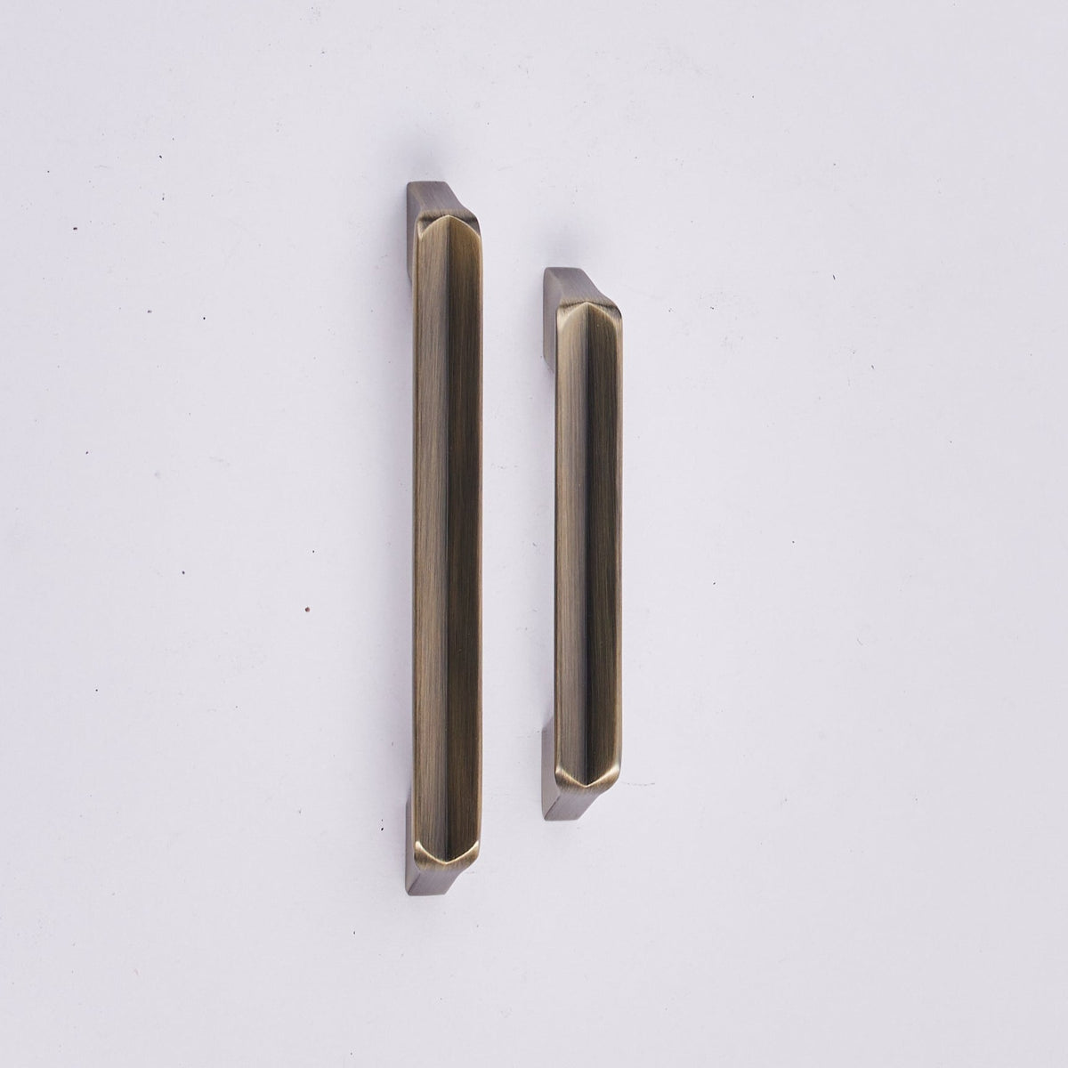 Tapered Cabinet Handle – 2738