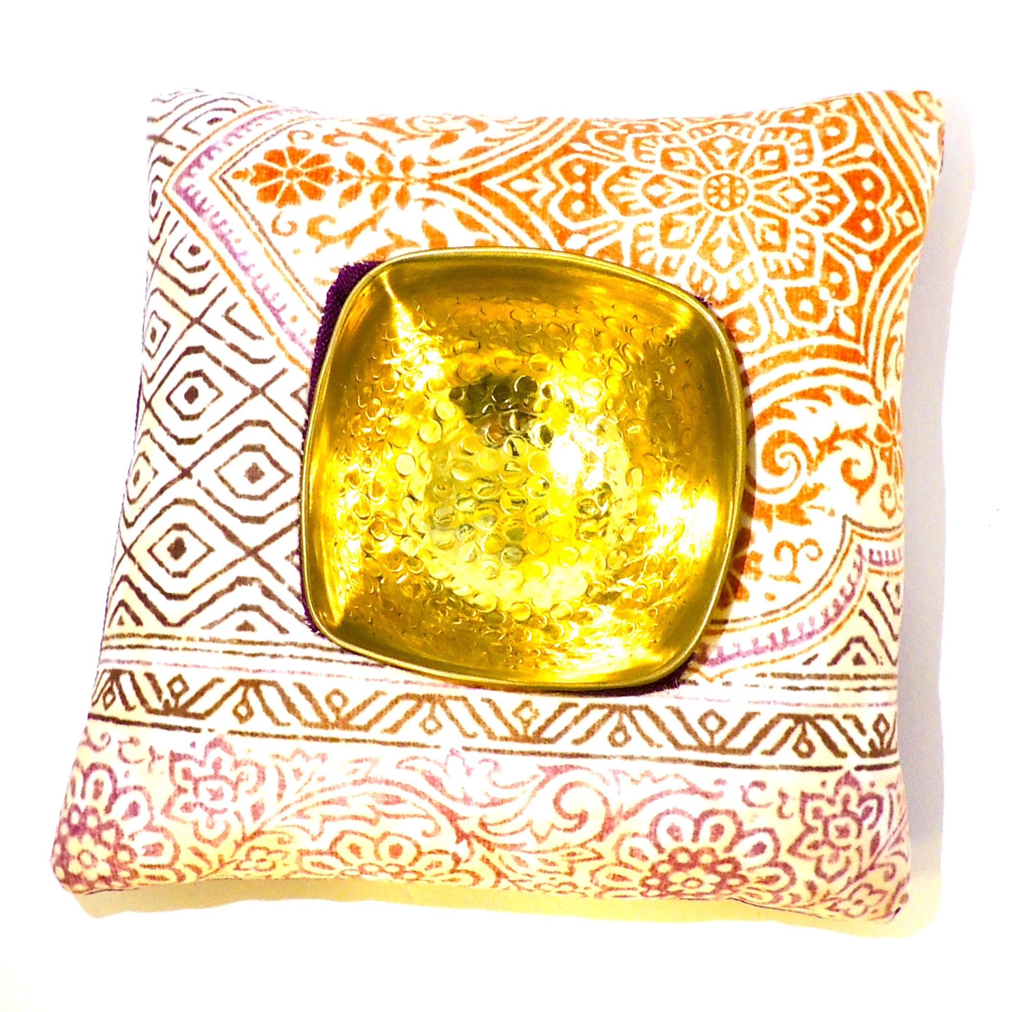 Cushion Tray with Nut Bowl