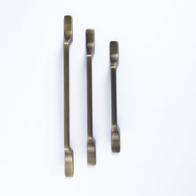Load image into Gallery viewer, Cabinet Pull Handle M3288
