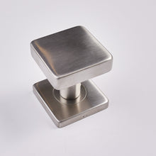 Load image into Gallery viewer, Square Door Knob SE-102
