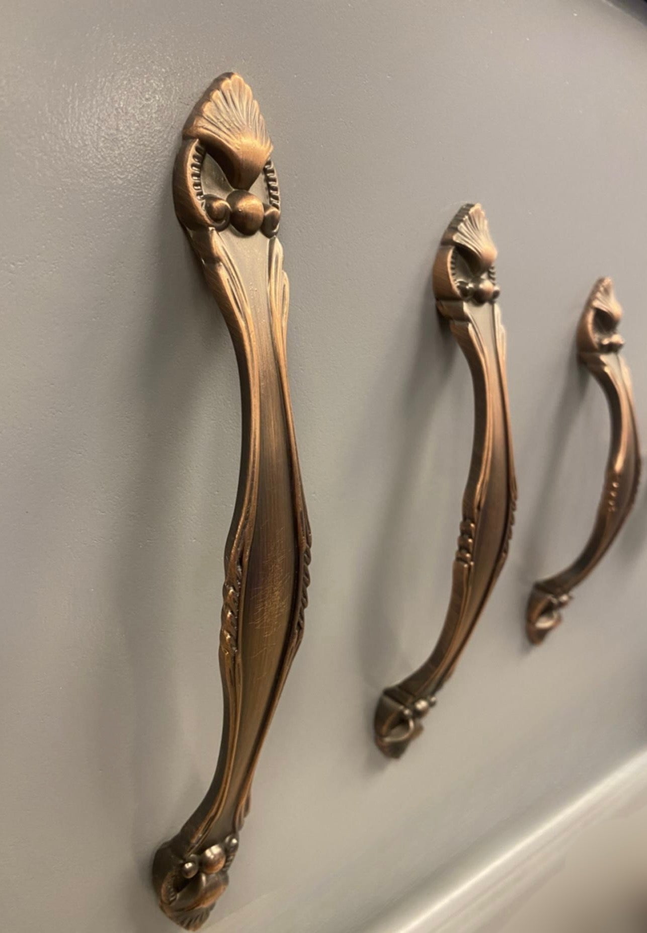 Classic Curved Cabinet Handle – N06570