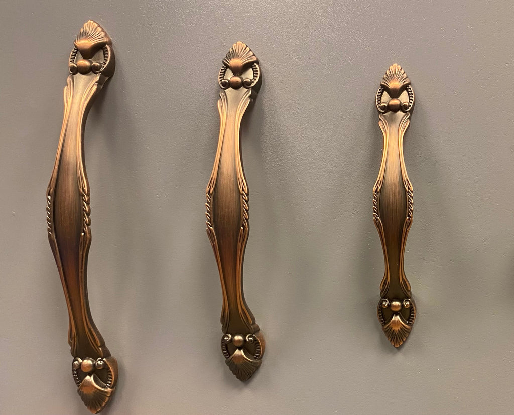 Classic Curved Cabinet Handle – N06570