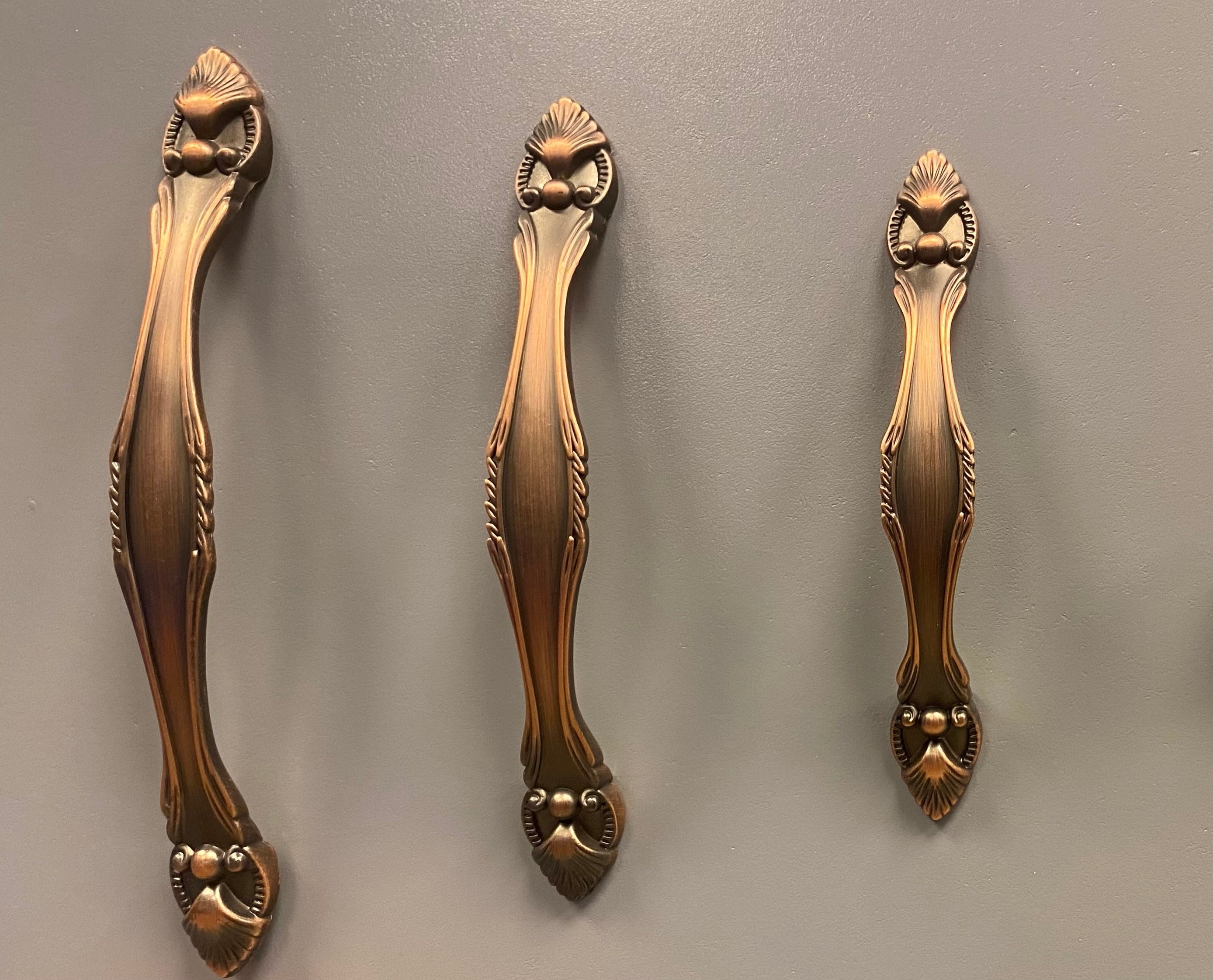 Classic Curved Cabinet Handle – N06570